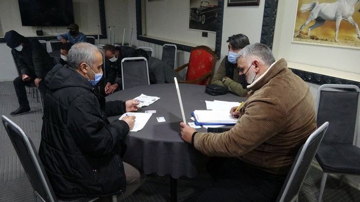 d Bursa’da kapalı olması gereken kahvehaneyi polis bastı: 53 bin 550 TL ceza