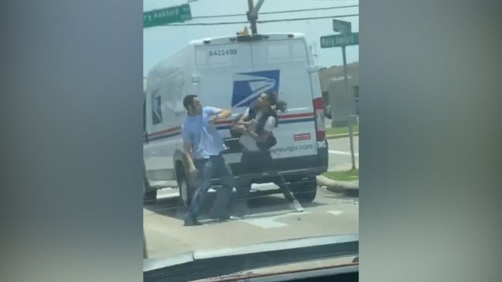 Teksas'ta caddeyi boks ringine dönüştüren kavga