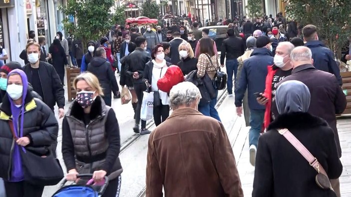 Taksim’de 80 saatlik kısıtlamadan sonra yoğunluk patlaması yaşandı