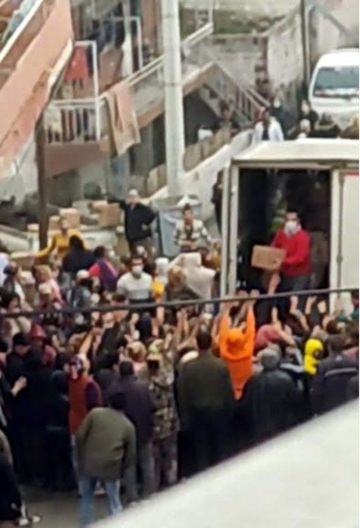 d İzmir’de belediyenin izdiham yaratan yardımı