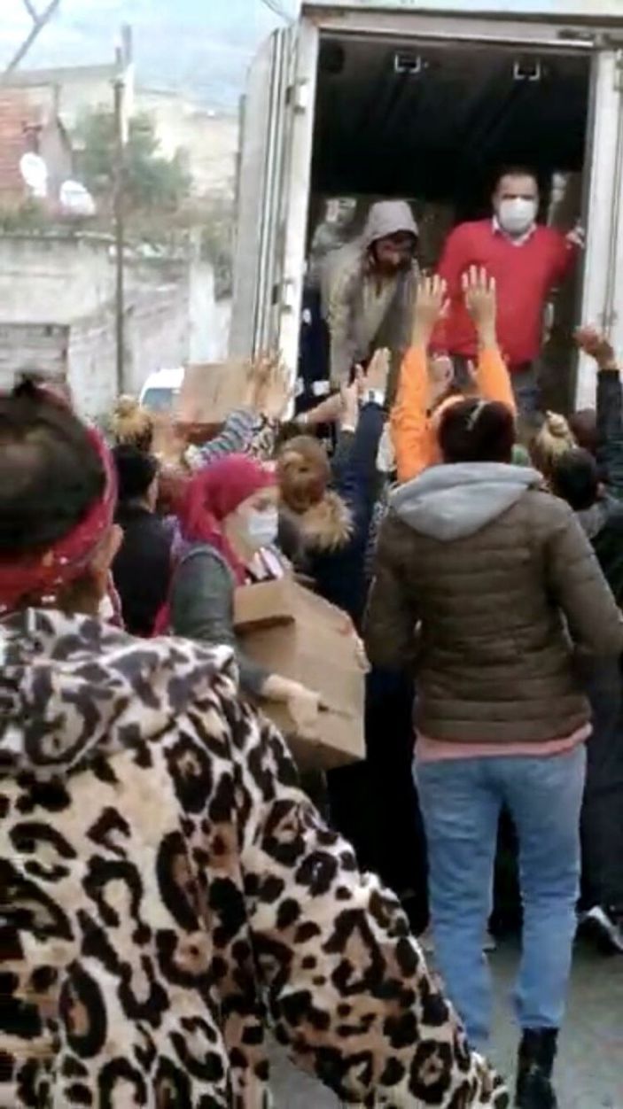 d İzmir’de belediyenin izdiham yaratan yardımı