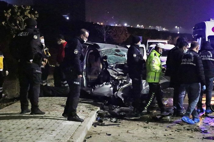 Elazığ'da otomobil ile hafif ticari araç çarpıştı: 4 ölü, 2 yaralı