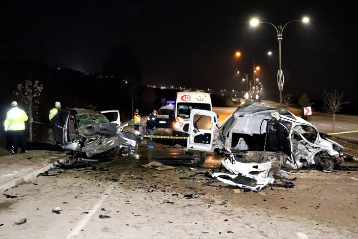 Elazığ'da otomobil ile hafif ticari araç çarpıştı: 4 ölü, 2 yaralı
