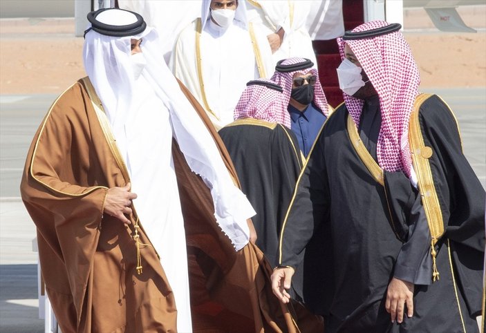 Prens Selman, Katar Emiri El Sani ile kucaklaştı