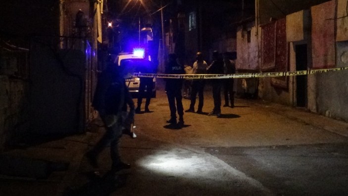 İzmir'de saldırganlar, iki çocuğu silahla yaraladı