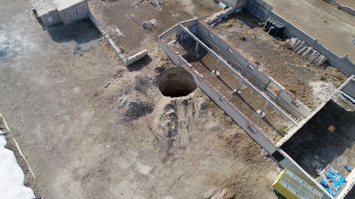 d Dünya nüfusunun beşte biri, obruklar nedeniyle evsiz kalabilir