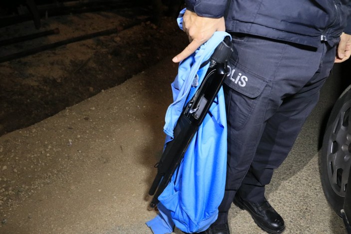 Adana'da polisten kaçan magandalar, drenaj kanalına düştü
