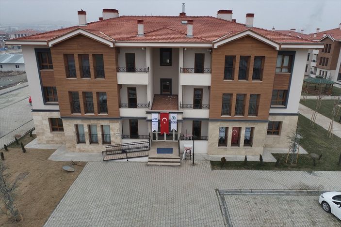 a Elazığ'da depremzedelerin yaraları devletin şefkatiyle sarılıyor
