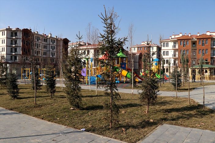 a Elazığ'da depremzedelerin yaraları devletin şefkatiyle sarılıyor