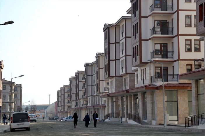 a Elazığ'da depremzedelerin yaraları devletin şefkatiyle sarılıyor