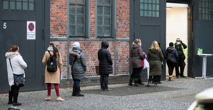 Alman hükümetinden, aşı kampanyası eleştirilerine yanıt