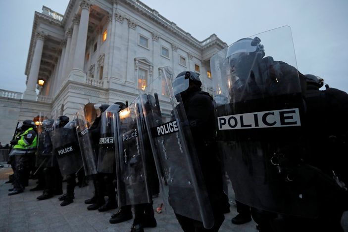 r ABD Kongre Binası yakınında 2 adet bomba bulundu