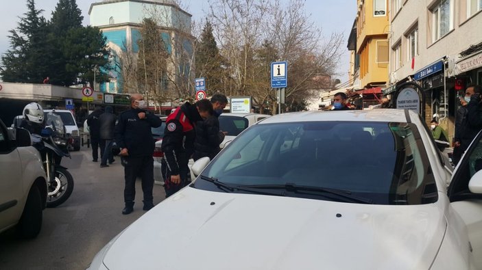 Bursa'da park halindeki aracında silahlı saldırıya uğradı
