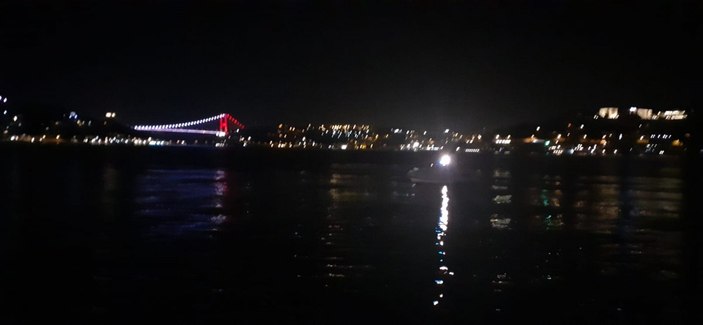 Beşiktaş’ta denize atlayan kişi kayboldu