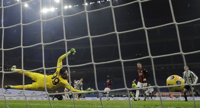 Merih Demiral'lı Juventus, Hakan Çalhanoğlu'lu Milan'ın yenilmezlik serisini bitirdi
