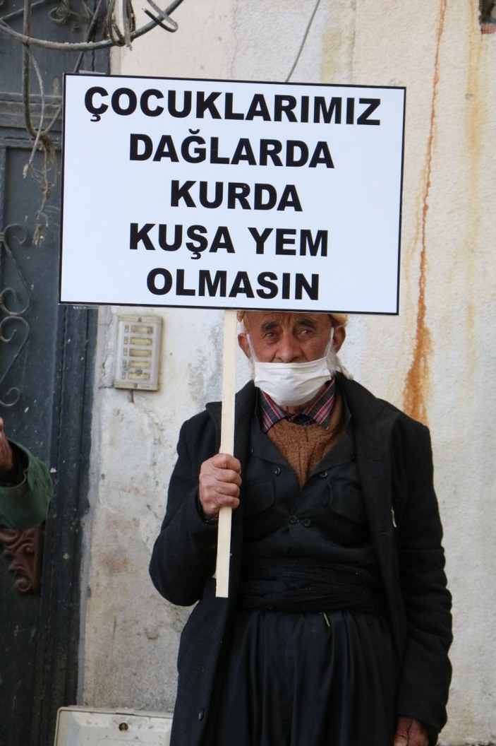 Hakkari HDP il binası önünde evlat eylemi