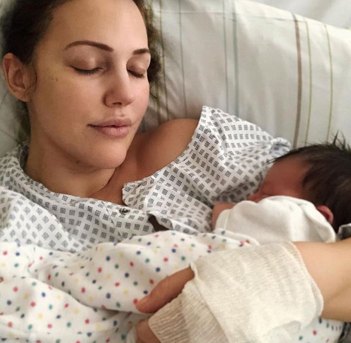 Meryem Uzerli, doğum yaptı