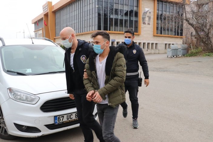Zonguldak'ta maske takmayan genç, polise saldırdı