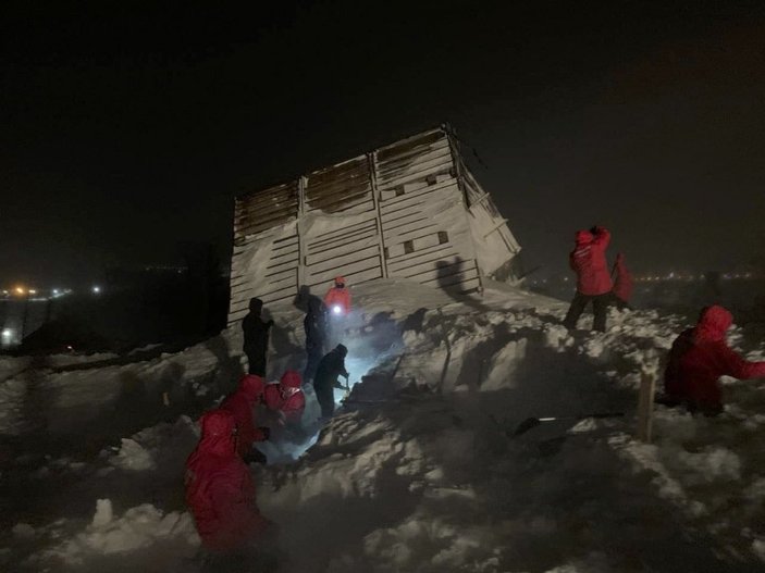 Rusya'da çığ: 5 ev kar altında kaldı