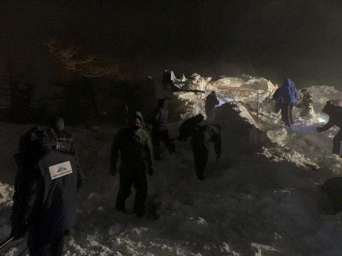 Rusya'da çığ: 5 ev kar altında kaldı