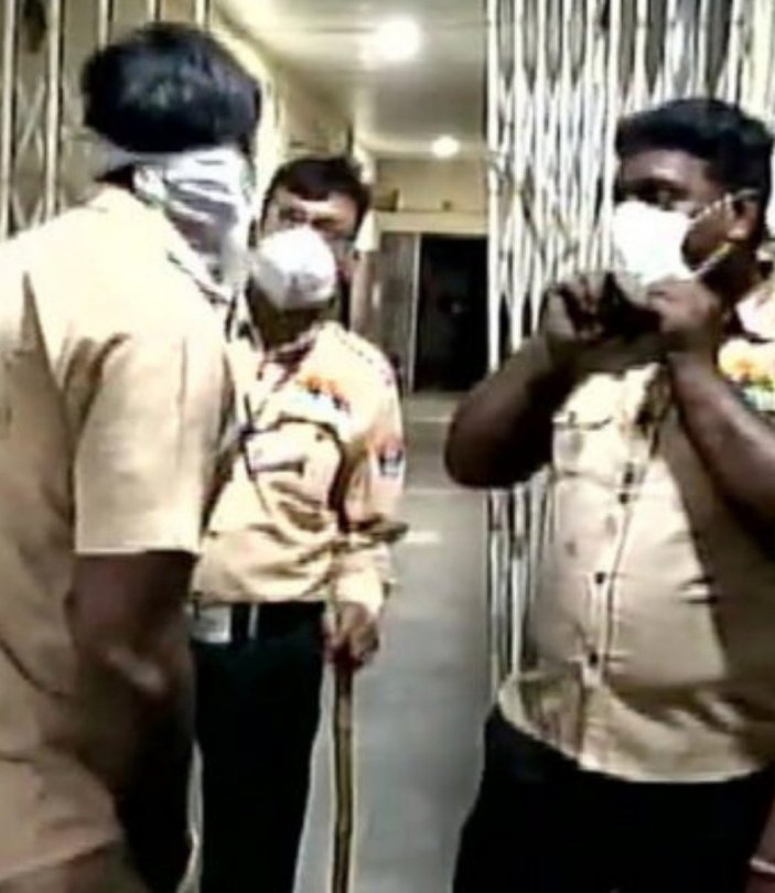 Hindistan'da hastanenin doğum ünitesinde yangın çıktı