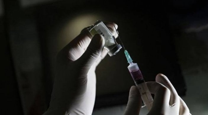 İranlı milletvekilleri, Batı'da üretilen aşıların ülkede resmen yasaklanmasını istedi