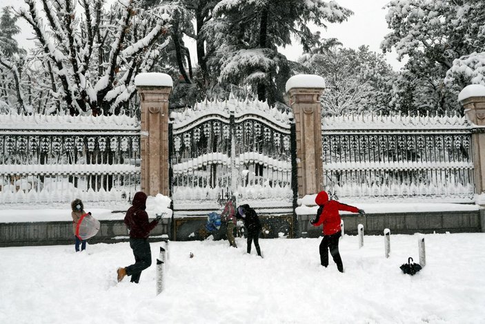 İspanya, kar fırtınasına teslim oldu