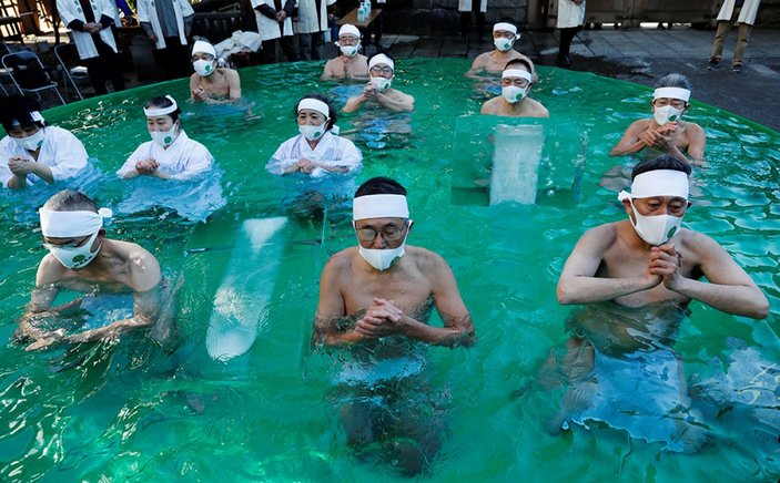 Japonya'da buz banyosu