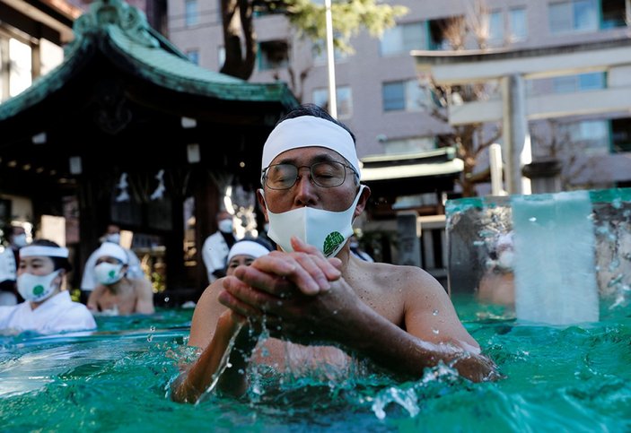 Japonya'da buz banyosu