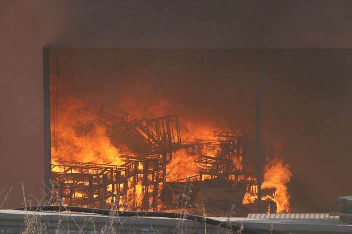 Şanlıurfa'da lojistik deposunda yangın