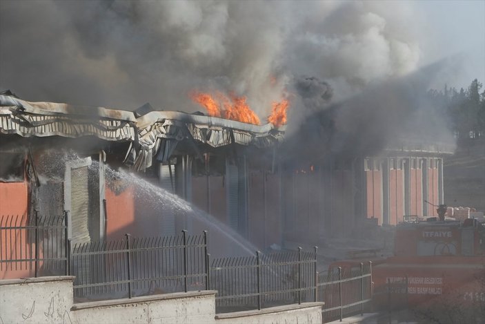 Şanlıurfa'da lojistik deposunda yangın