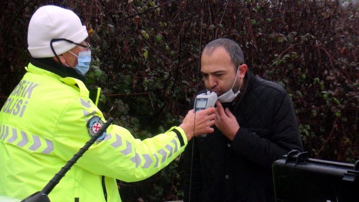 Zonguldak'ta kaza yapan alkollü sürücüyü kaçırdı
