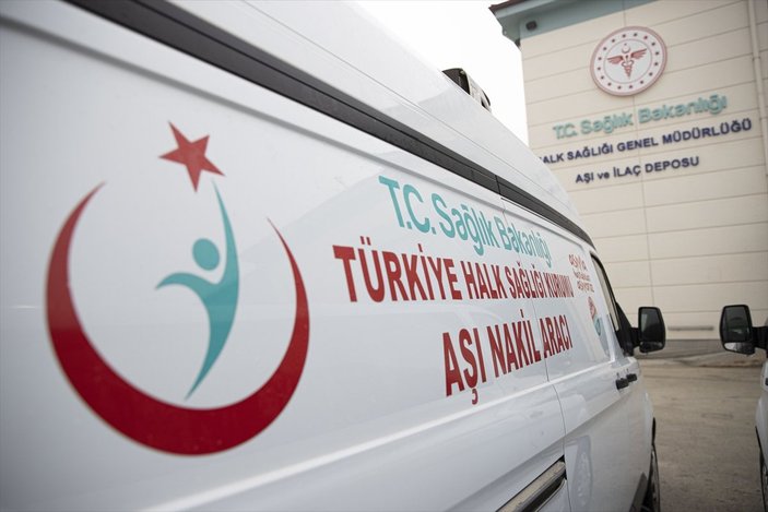 Türkiye'ye aşı dağıtacak özel tasarlanmış araçlar tanıtıldı