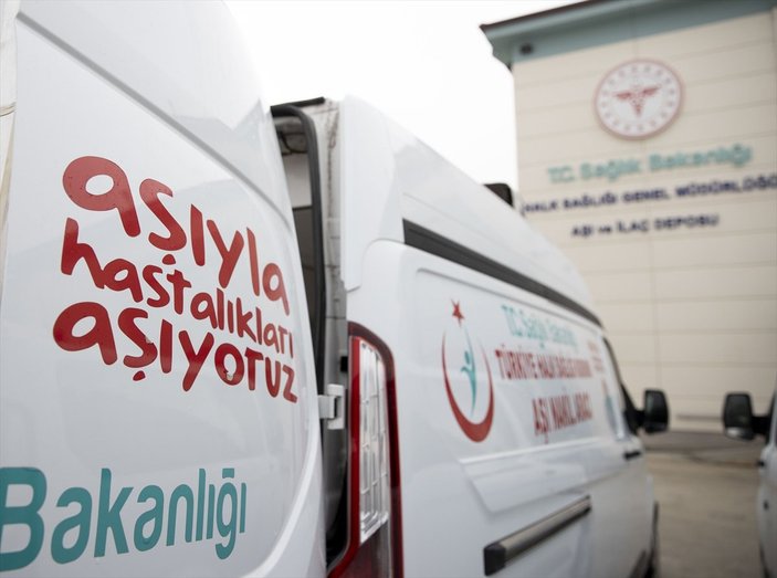 Türkiye'ye aşı dağıtacak özel tasarlanmış araçlar tanıtıldı