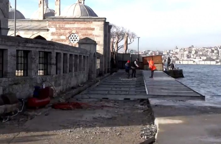İBB, Şemsipaşa Camii'nin deniz tarafına beton yol yapıyor
