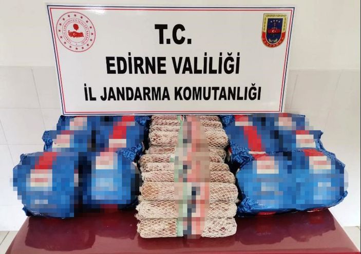 Edirne'de kaçak içki, parfüm, cep telefonu ve domuz eti ele geçirildi