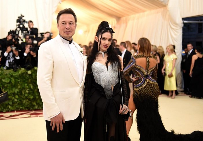 Elon Musk'ın sevgilisi Grimes, koronavirüse yakalandı