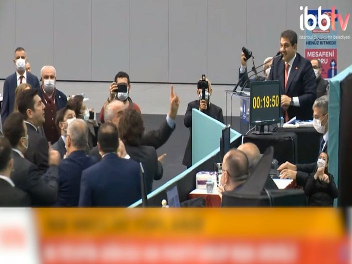 Tevfik Göksu konuştu, CHP'li üyeler belediye meclisi oturumunu terk etti