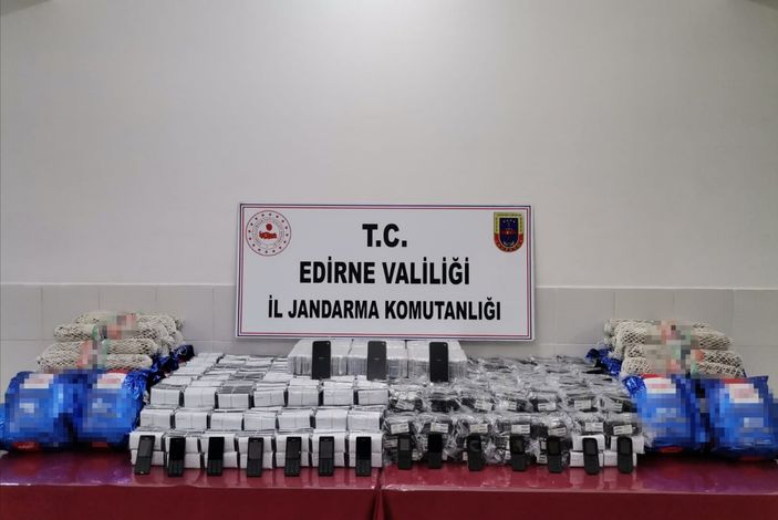 Edirne'de kaçak içki, parfüm, cep telefonu ve domuz eti ele geçirildi