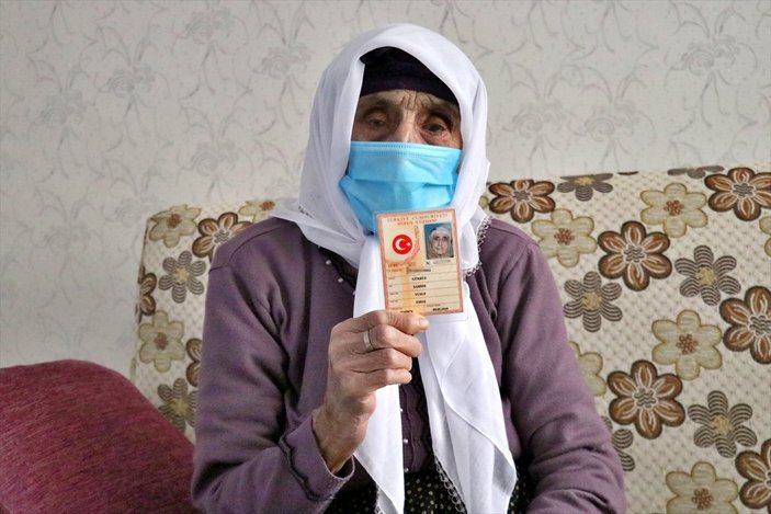 Elazığ'da yaşayan 102 yaşındaki Şahide Gürbüz, koronayı yendi