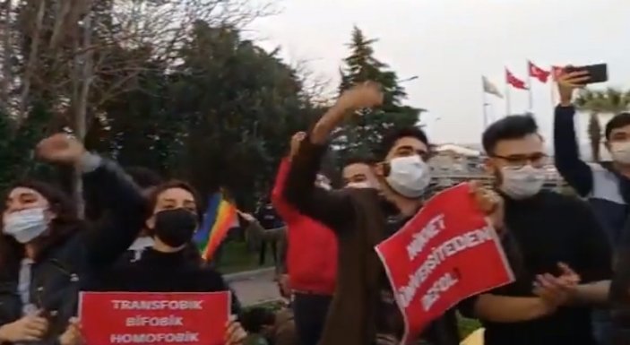 İzmir'deki LGBT üyelerinden Boğaziçi'ne destek