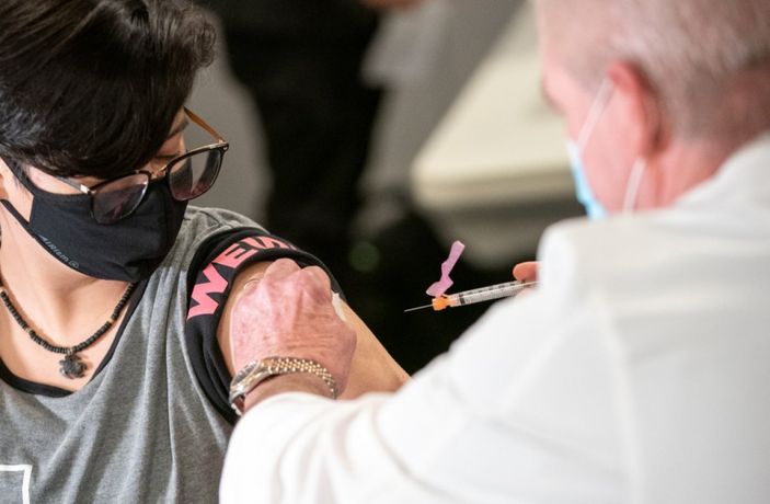 r ABD'de 9 milyona yakın kişi aşılandı