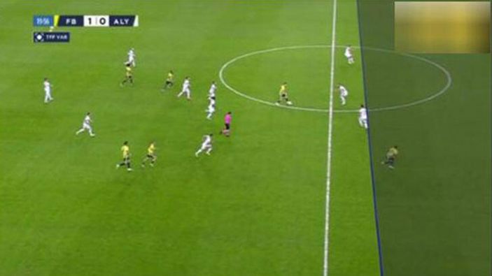 İspanyollar, Fenerbahçe maçındaki ofsayt çizgisiyle dalga geçti