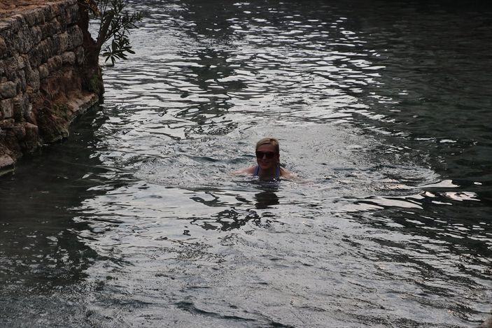 Pamukkale ziyaretçi çekmeye devam ediyor