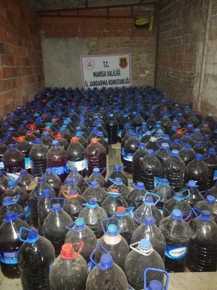 Manisa'da 3 bin 365 litre sahte içki ele geçirildi