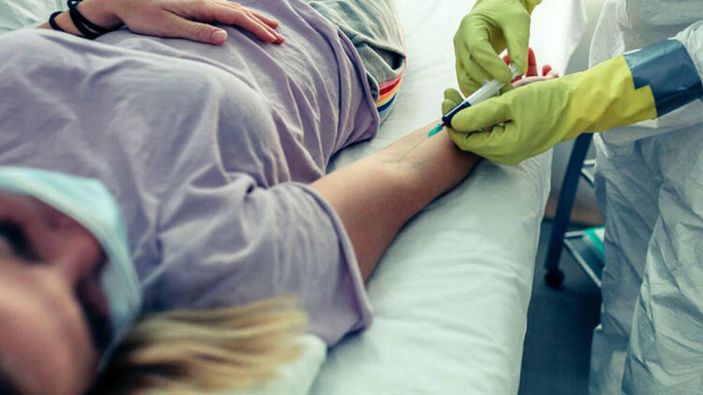 Koronavirüs geçirenler aşı olacak mı? Covid-19 atlatanlara aşı yapılacak mı?