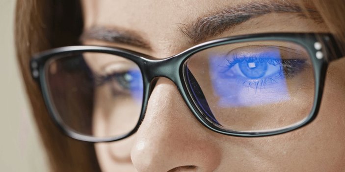 Mavi ışık nedir? Mavi ışık filtreli gözlükler işe yarıyor mu? Mavi ekran gözlüklerinin faydaları..