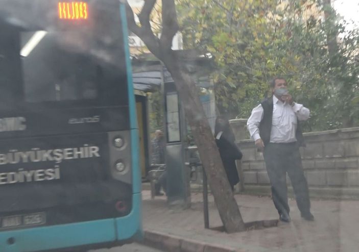 Antalya’da patenli genç, şoförün elinden zor kurtuldu