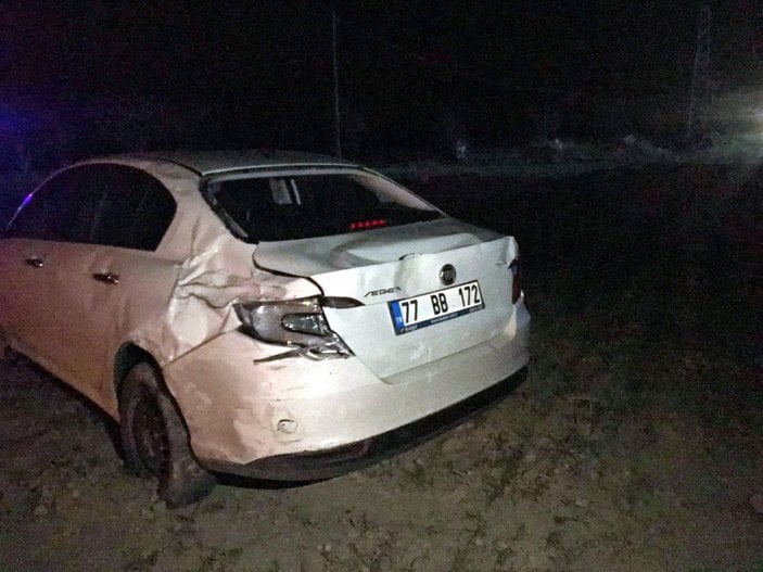 Afyonkarahisar’da tır jandarma devriye aracı ile otomobile çarptı: 6 yaralı