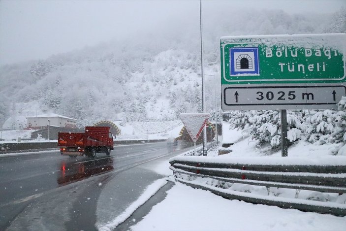 Bolu Dağı'nda kar yağışı